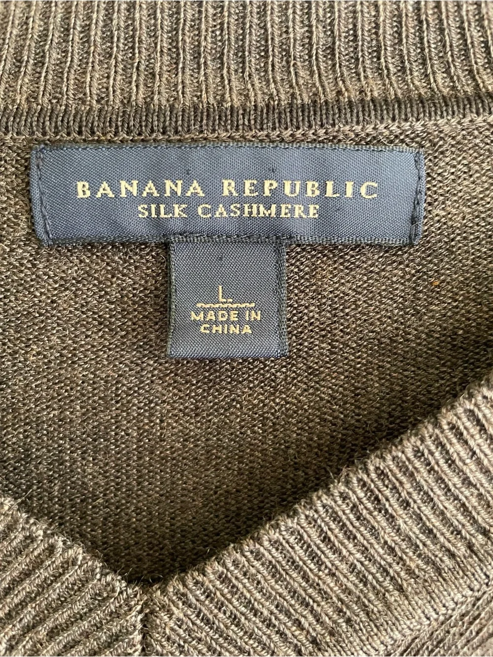 Banana Republic Silk Cotton Men's Brown V-Neck Sweater. Preppy Dark Academia